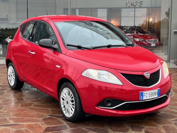 Lancia Ypsilon Auto